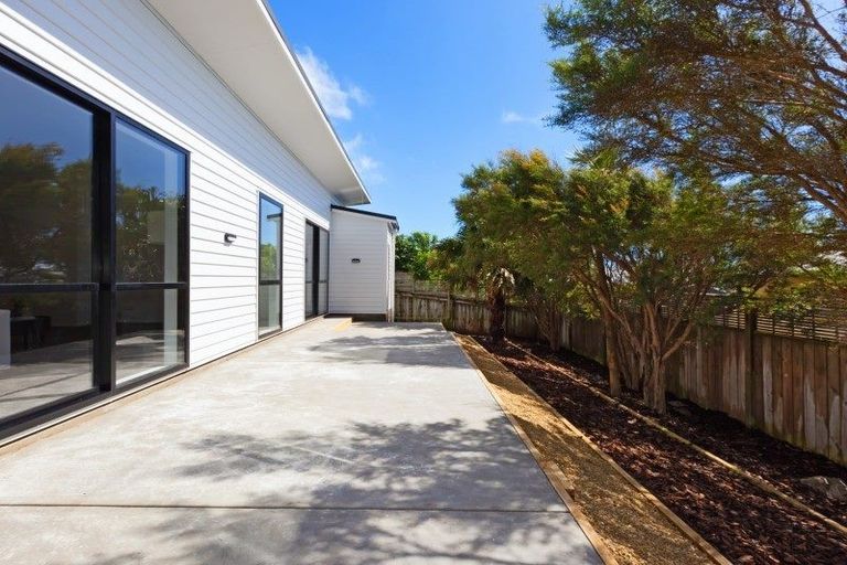 Photo of property in 18 Rifleman Lane, Paraparaumu Beach, Paraparaumu, 5032