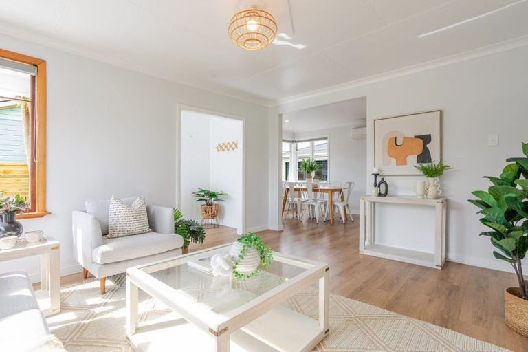 Photo of property in 43 Swinburn Street, Dannevirke, 4930