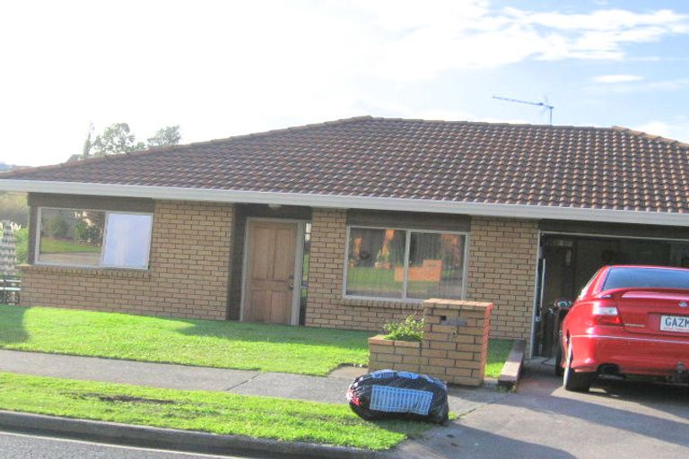 Photo of property in 3 Marbeth Court, Botany Downs, Auckland, 2010