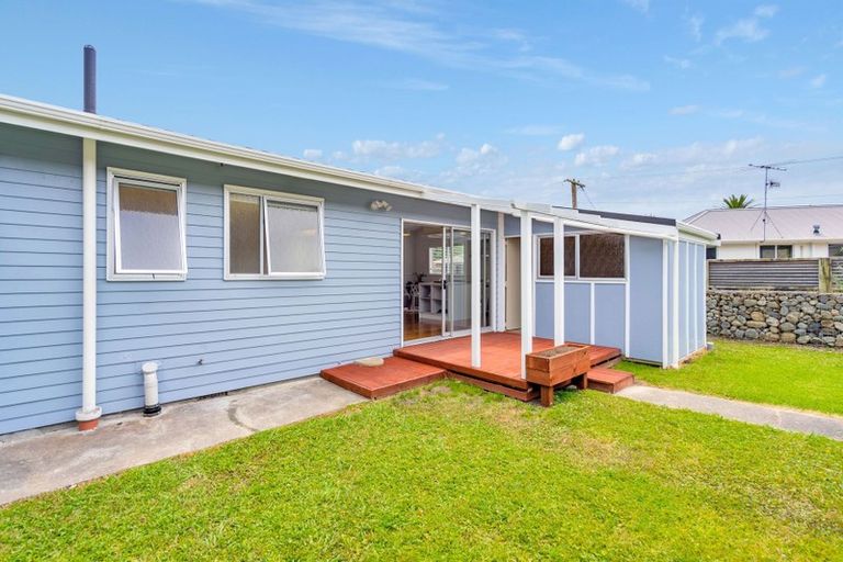 Photo of property in 23 Greenaway Road, Waikanae, 5036