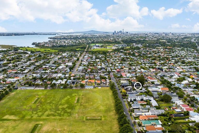Photo of property in 18c Walker Road, Point Chevalier, Auckland, 1022