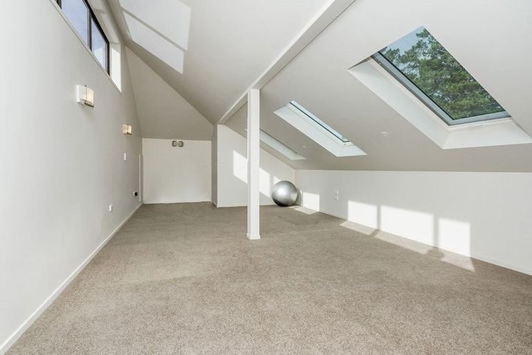 Photo of property in 37a Sylvania Crescent, Lynfield, Auckland, 1042