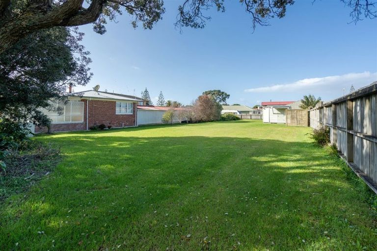 Photo of property in 8 Puriri Avenue, Orewa, 0931