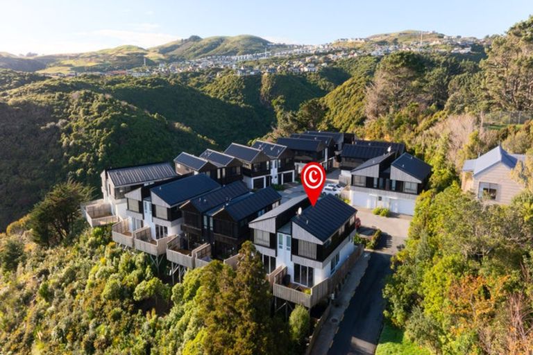 Photo of property in 1/6 Bushland Grove, Paparangi, Wellington, 6037
