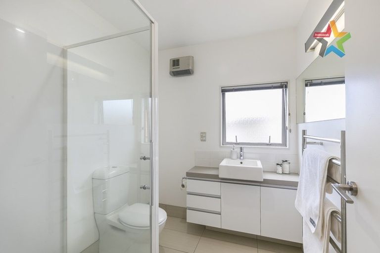 Photo of property in 68 Saddleback Grove, Karori, Wellington, 6012