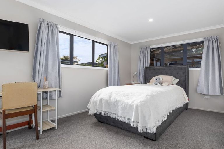 Photo of property in 74 Kennedy Drive, Levin, 5510