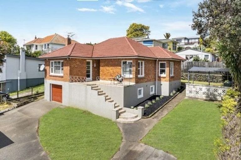 Photo of property in 37 Ryburn Road, Mount Wellington, Auckland, 1062