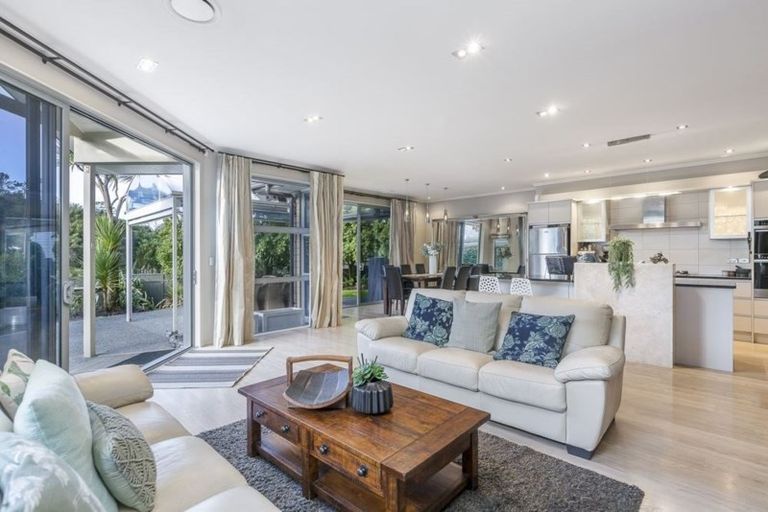 Photo of property in 109 Aberley Road, Schnapper Rock, Auckland, 0632