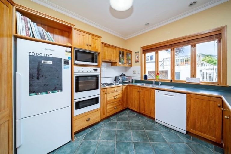 Photo of property in 72 Govett Avenue, Frankleigh Park, New Plymouth, 4310