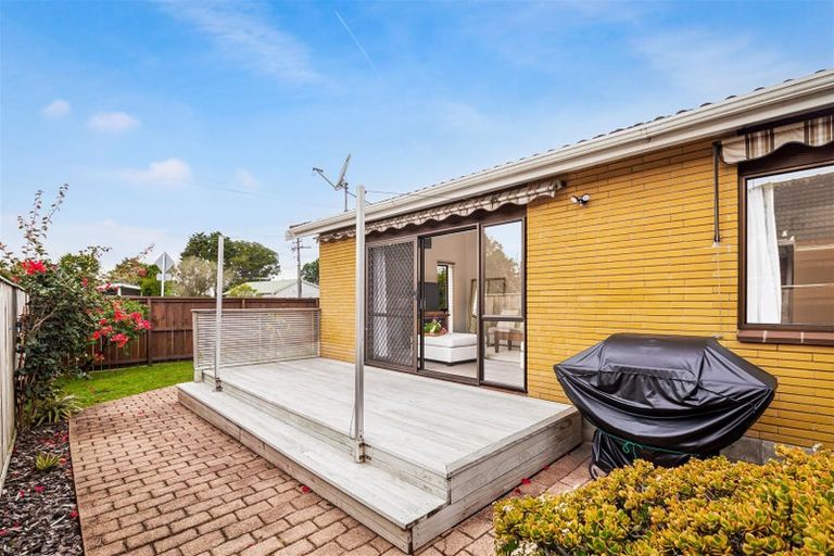 Photo of property in 1/10 Hillcrest Avenue, Hillcrest, Auckland, 0627