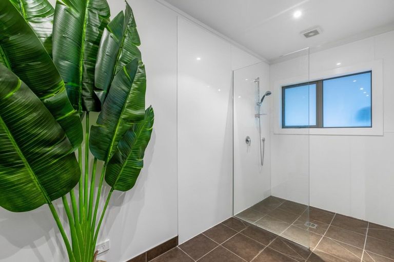 Photo of property in 2 Claude Road, Stanmore Bay, Whangaparaoa, 0932