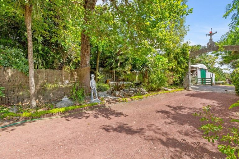 Photo of property in 65 Annett Road, Kumeu, 0891