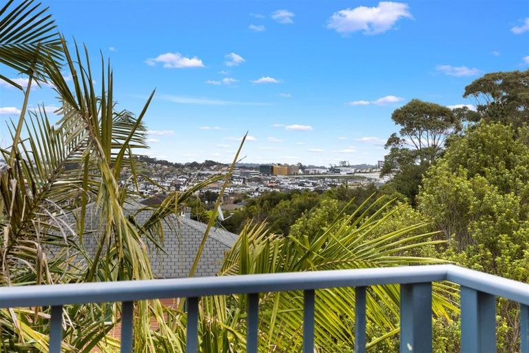 Photo of property in 46 Ballymore Drive, Pinehill, Auckland, 0632