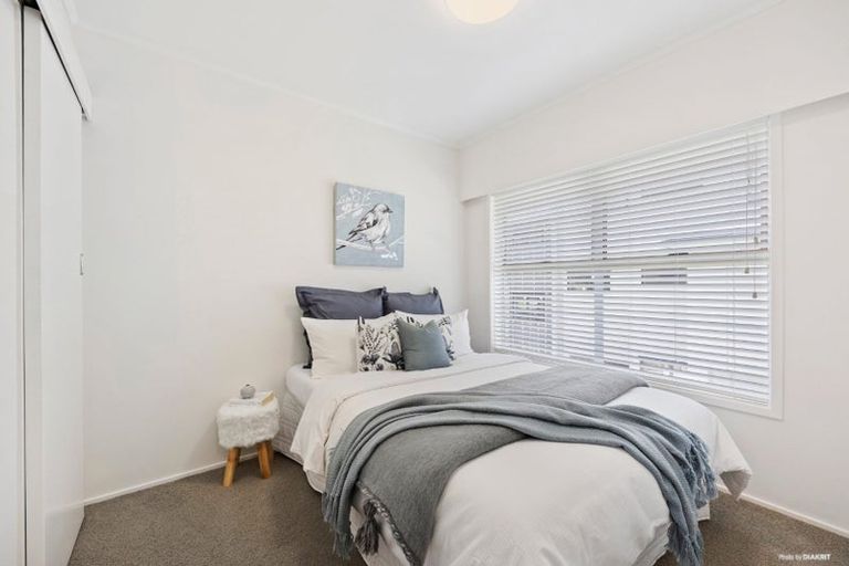 Photo of property in 2/13 Kathleen Street, Totara Vale, Auckland, 0627