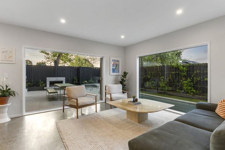 Photo of property in 35a Sullivan Avenue, Mangere Bridge, Auckland, 2022