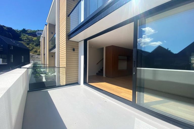 Photo of property in 7 Jean Caldwell Way, Island Bay, Wellington, 6023