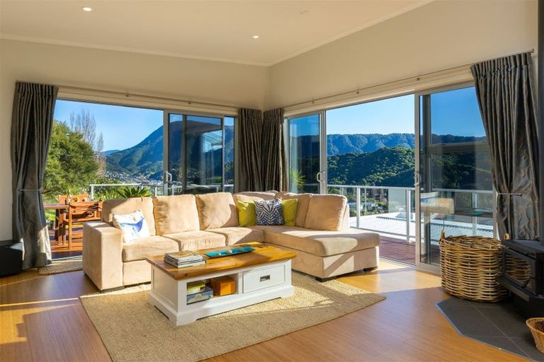 Photo of property in 7 Collins Place, Picton, 7220