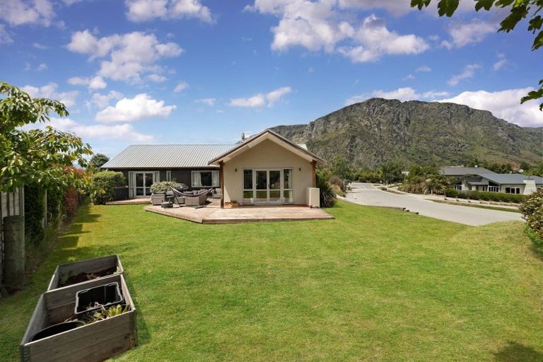 Photo of property in 6 Morning Star Terrace, Arthurs Point, Queenstown, 9371