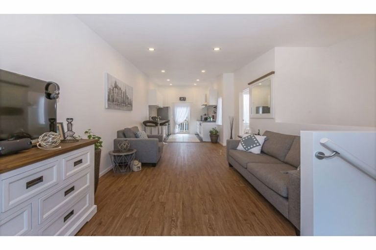 Photo of property in 1/206 Manuka Road, Bayview, Auckland, 0629