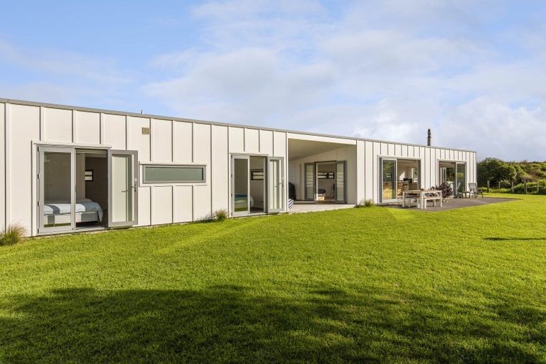 Photo of property in 41 Marram Way, Peka Peka, Waikanae, 5391