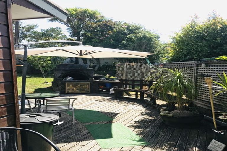 Photo of property in 1/86 Waimumu Road, Massey, Auckland, 0614