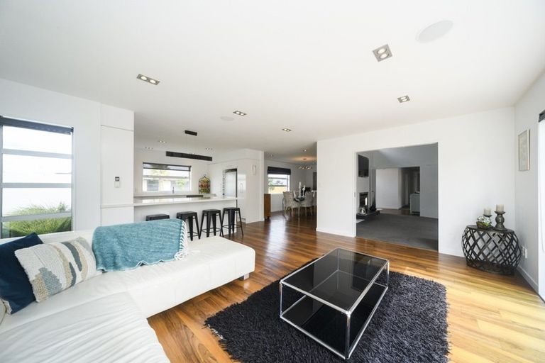 Photo of property in 2 Chestnut Close, Kelvin Grove, Palmerston North, 4414