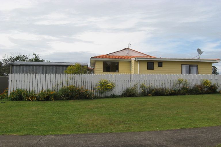 Photo of property in 17 Court Town Close, Mangere, Auckland, 2022