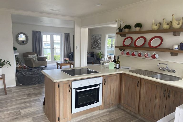 Photo of property in 12a Oxford Street, Martinborough, 5711