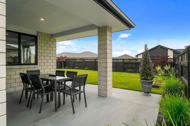 Photo of property in 27 Plescher Crescent, Leamington, Cambridge, 3432