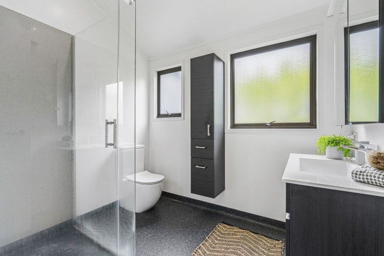 Photo of property in 6 Honnor Place, Hurdon, New Plymouth, 4310