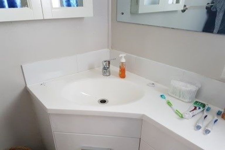 Photo of property in 1/15 Kyle Road, Greenhithe, Auckland, 0632