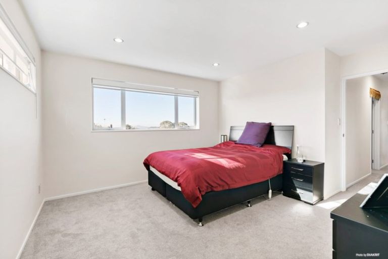 Photo of property in 135a Tiroroa Avenue, Te Atatu South, Auckland, 0610