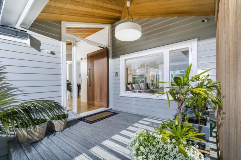 Photo of property in 31 Seacliffe Avenue, Belmont, Auckland, 0622