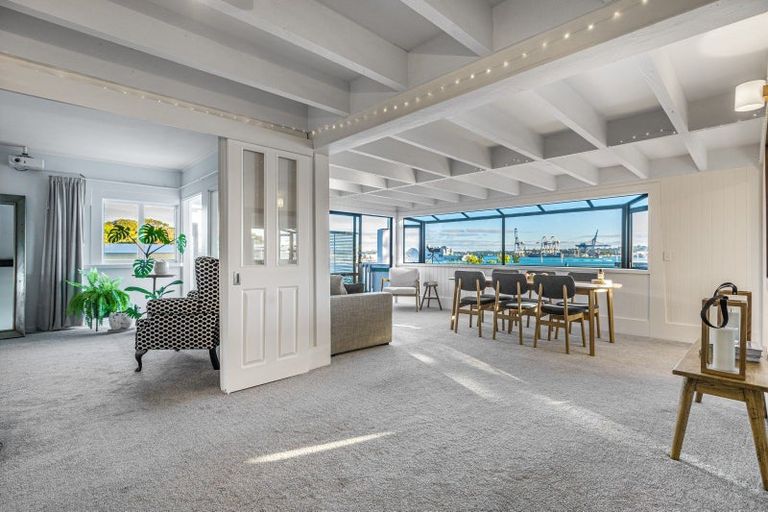 Photo of property in 5 Stanley Point Road, Stanley Point, Auckland, 0624