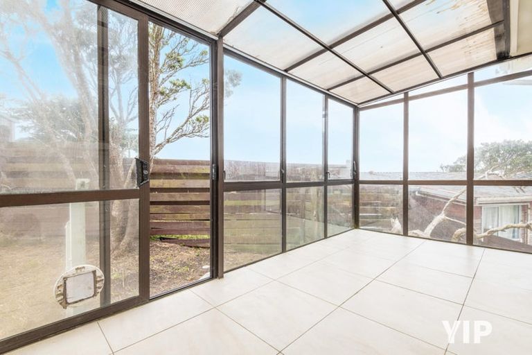 Photo of property in 10 Edgecombe Street, Newlands, Wellington, 6037