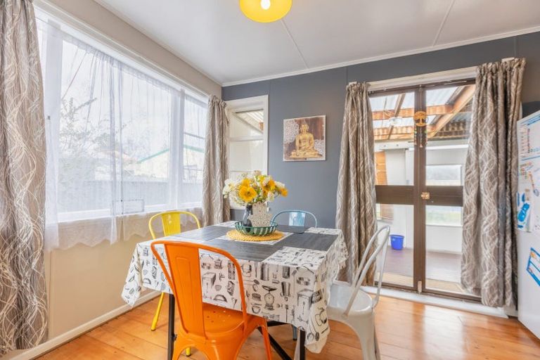 Photo of property in 6 Churchill Street, Waipukurau, 4200