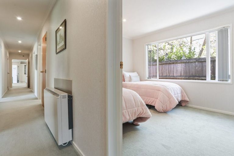 Photo of property in 4 Wardour Mews, Avonhead, Christchurch, 8042