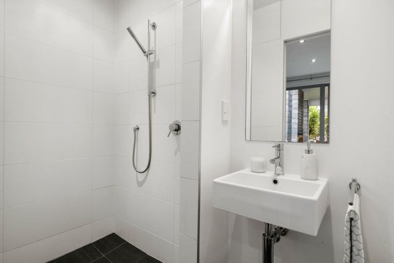 Photo of property in 15 Shalimar Place, Huntington, Hamilton, 3210