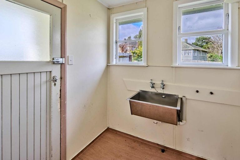 Photo of property in 14 Cumberland Grove, Cannons Creek, Porirua, 5024