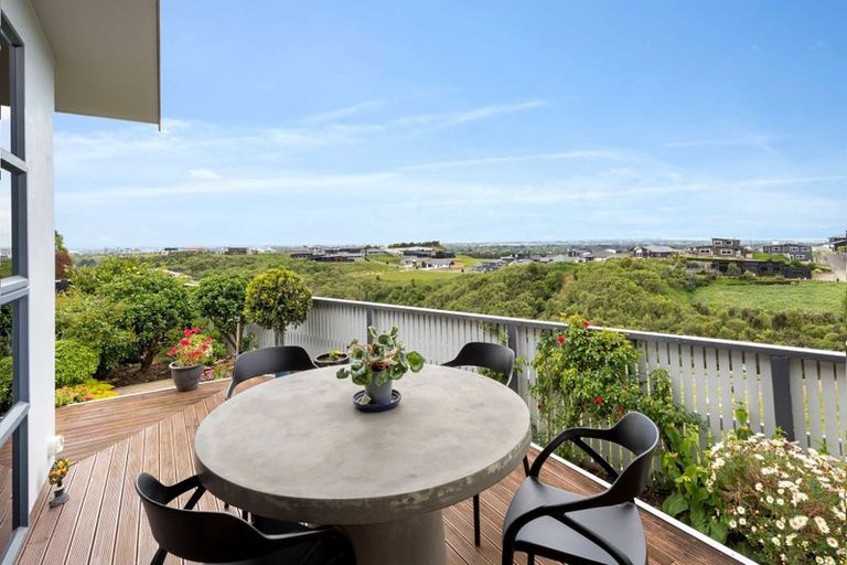 Photo of property in 107 Ruapehu Drive, Fitzherbert, Palmerston North, 4410