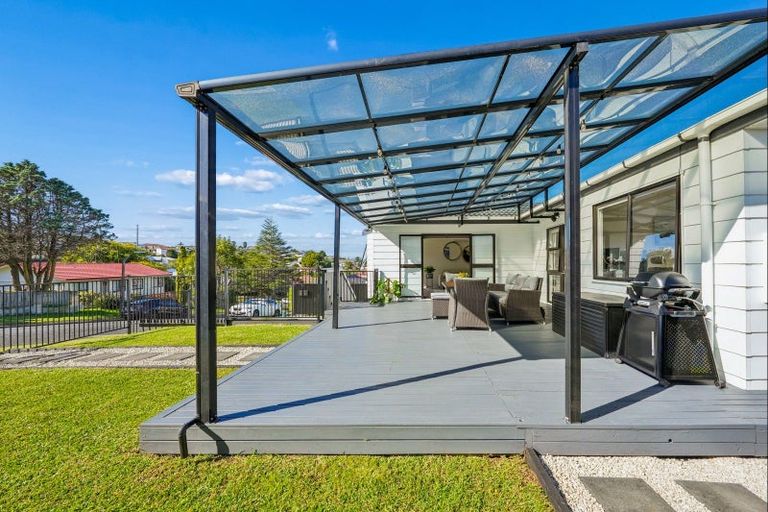 Photo of property in 43 Athena Drive, Totara Vale, Auckland, 0629