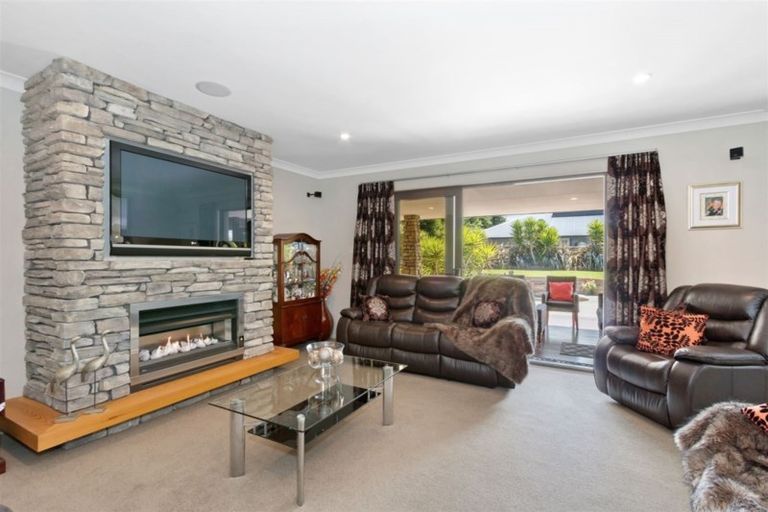 Photo of property in 45 Oakgrove Drive, Rangiora, 7400