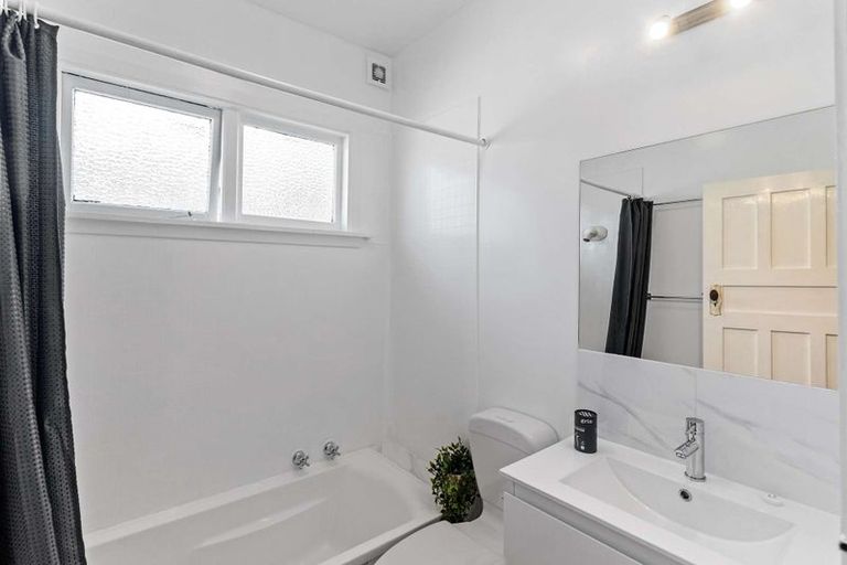 Photo of property in 130 Somerfield Street, Somerfield, Christchurch, 8024