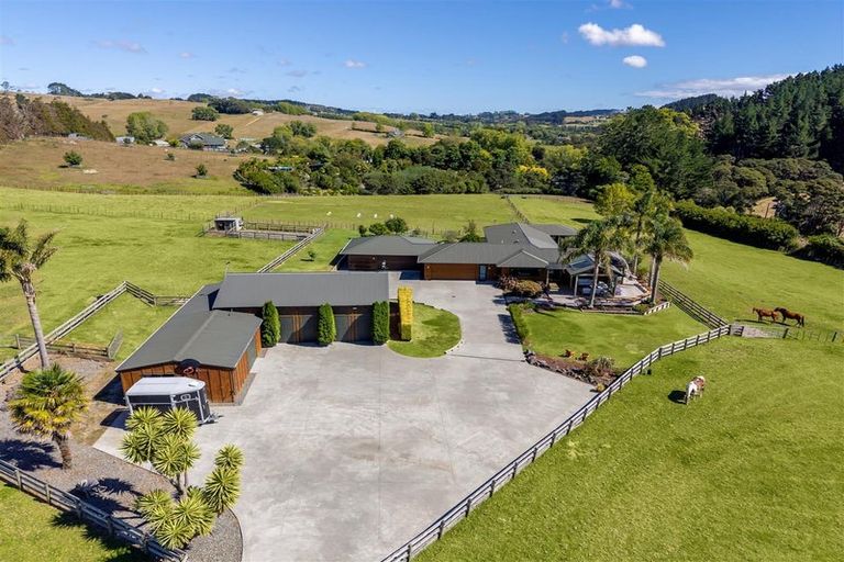 Photo of property in 883 Peak Road, Helensville, 0875