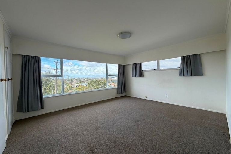 Photo of property in 27 Chivalry Road, Glenfield, Auckland, 0629