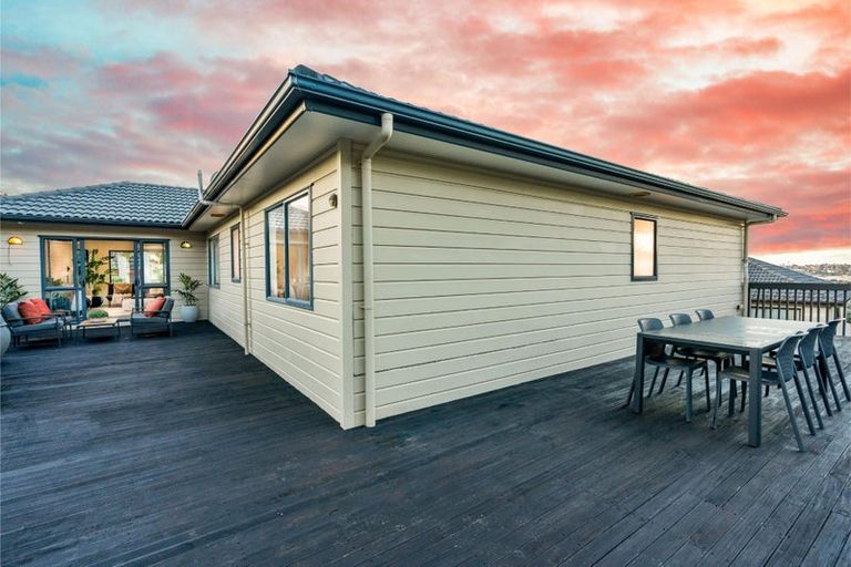 Photo of property in 78 San Valentino Drive, Henderson, Auckland, 0612
