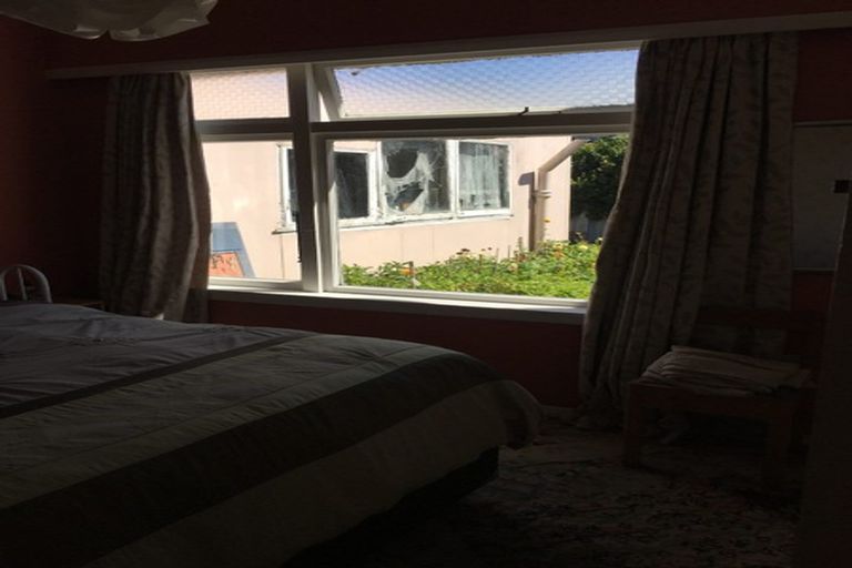 Photo of property in 74 Hargest Crescent, Saint Clair, Dunedin, 9012