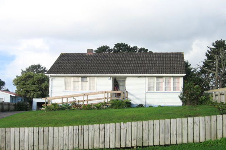 Photo of property in 25 Middlemore Crescent, Papatoetoe, Auckland, 2025