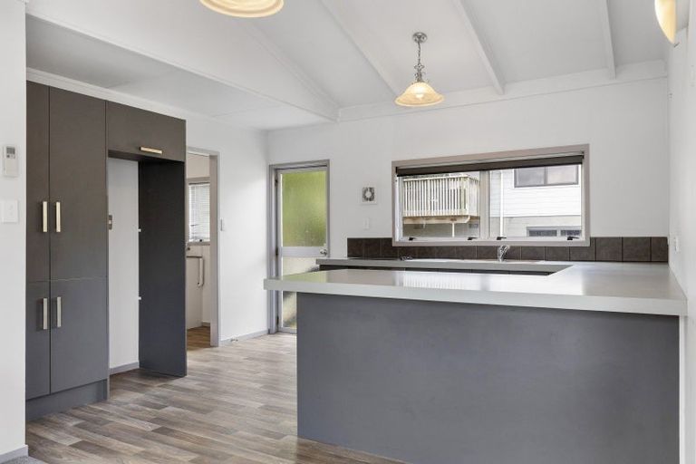 Photo of property in 32 Tremaine Avenue, Two Mile Bay, Taupo, 3330