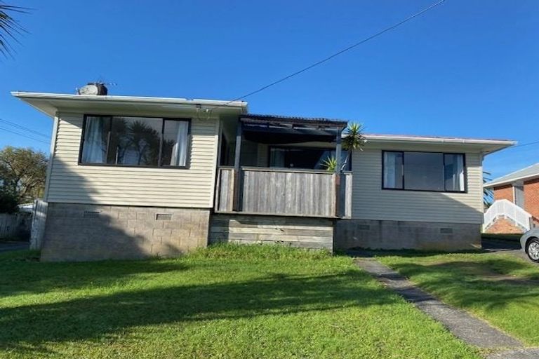 Photo of property in 37 Fairclough Road, Beach Haven, Auckland, 0626